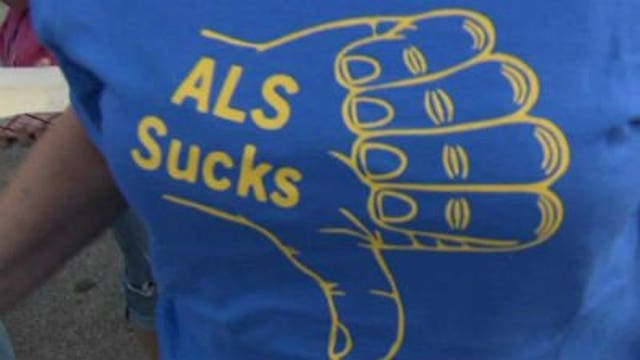 Brewers fans gather to show support for battle against ALS