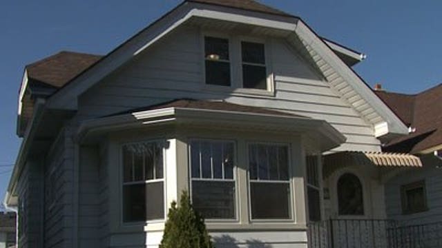 Contact 6: Man scammed when renting out his home