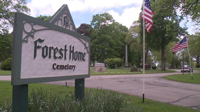 On Memorial Day, service, Civil War re-enactment held at Forest Home Cemetery in Milwaukee