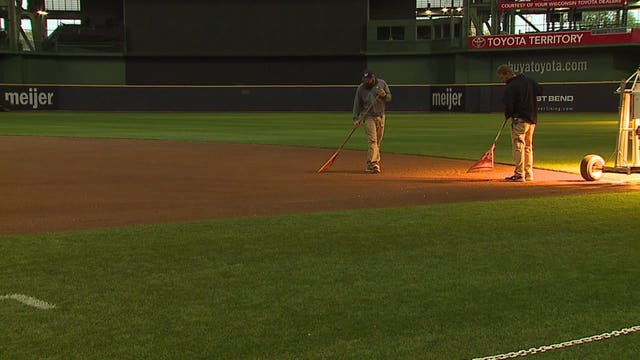 'A quick turnaround:' Fans, grounds crew get ready for Game 2 of NLDS on and off the field