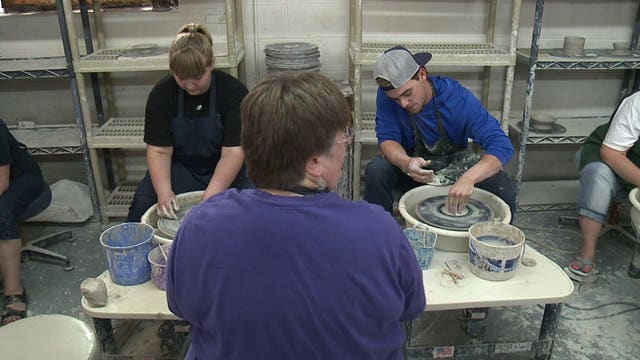 Scooter Gennett hosts pottery session to benefit a good cause: "Whenever I get to do pottery, I always have a good time"