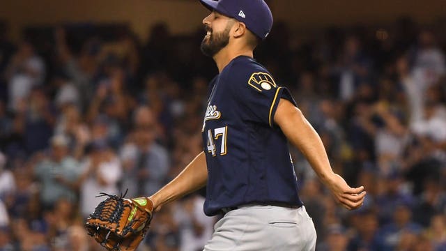 Brewers bring back free agent Gio Gonzalez