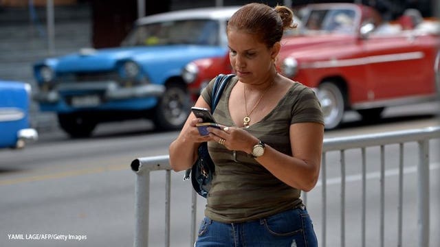 Internet access via mobile phones starts for all Cubans