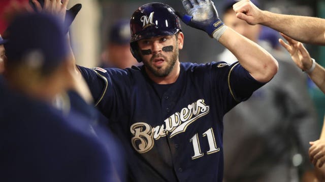 Report: 2B Mike Moustakas headed to Cincy, signs 4-year deal worth $65M