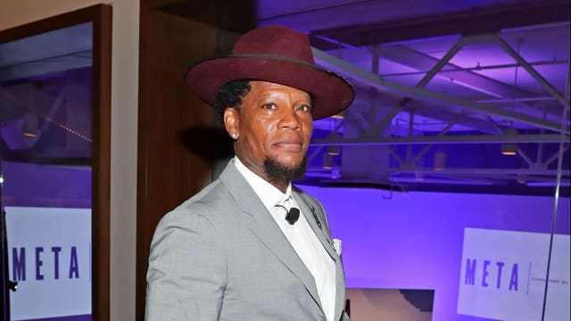 Comedian DL Hughley COVID-19 positive after fainting onstage