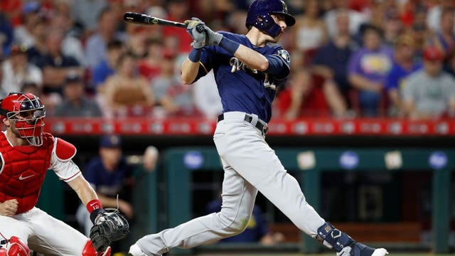Yelich hits 30th homer as Brewers rally to beat Reds 8-6