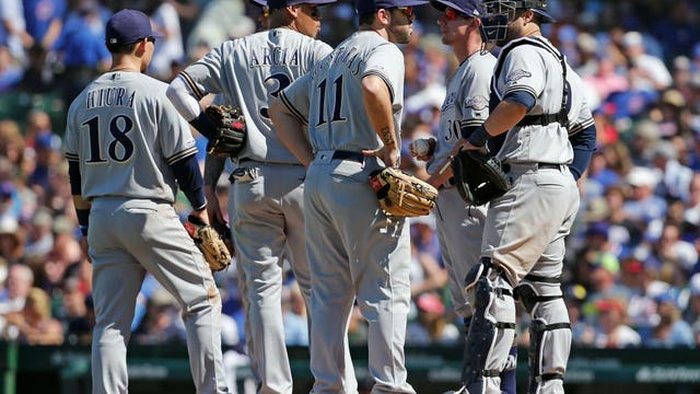 Javier Báez, Cubs come out swinging, beat Brewers 6-2