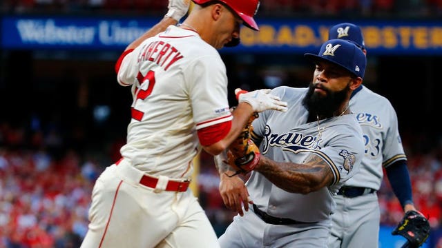 Moustakas, Grandal homer, Brewers beat Cardinals 5-2