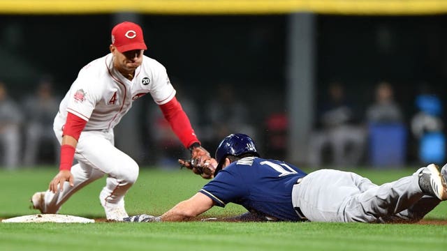 Brewers inch closer to playoff berth with 4-2 win over Reds