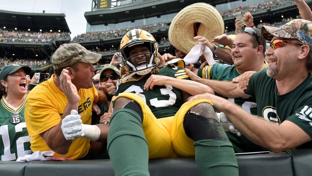 '2-0 in the division:' Packers ride Aaron Rodgers' hot start to 21-16 win over Vikings