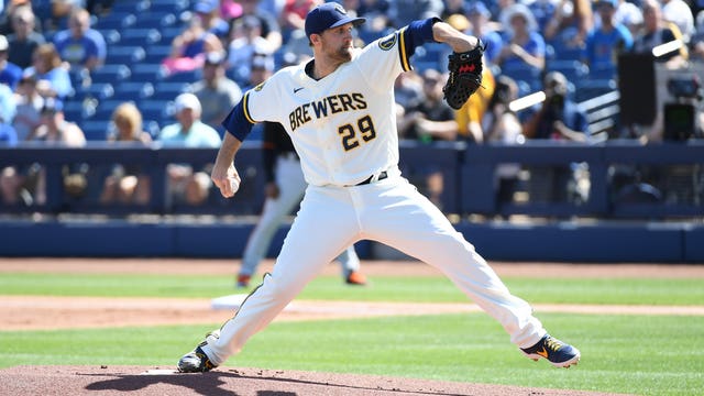'Ice cream is on us tonight:' New Brewers pitcher buys strangers $1,000 worth of food