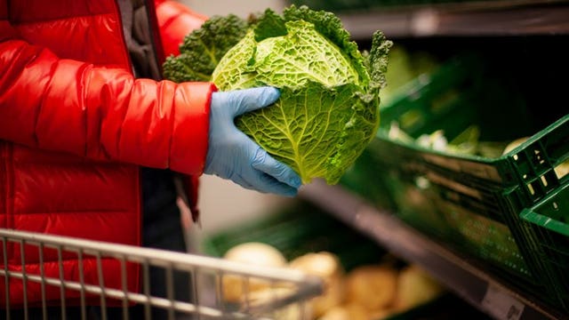 Why wearing gloves at grocery store is not necessarily a good idea: doctor
