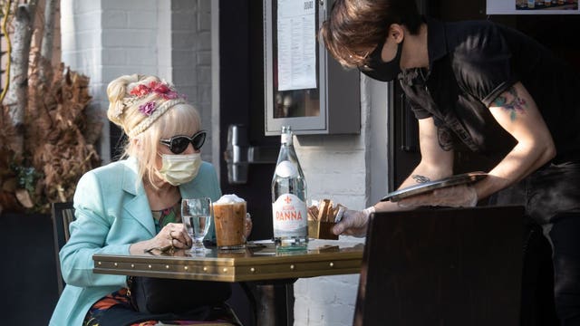 How risky is dining out during the COVID-19 pandemic?