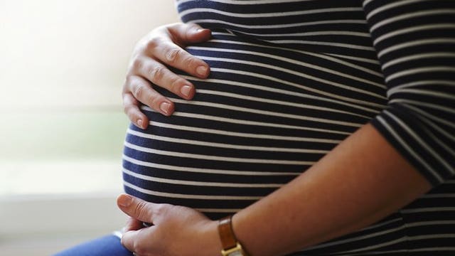 Can a pregnant woman spread the coronavirus to her fetus?