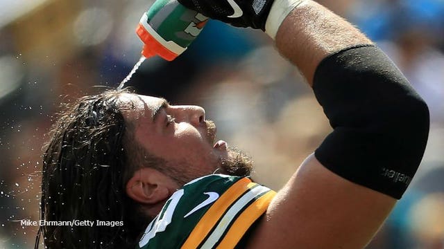 Packers' David Bakhtiari tweets $33K dinner bill with caption "Thanks #Rooks"