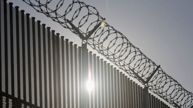 Immigration arrests at Mexican border continue to plummet