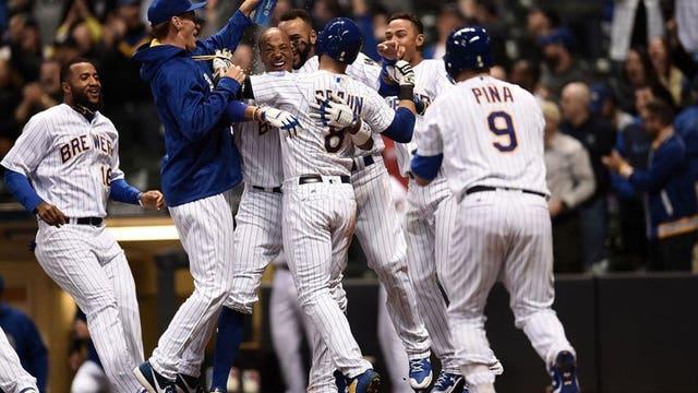Braun scores on wild pitch in 11th, Brewers beat Cubs 2-1