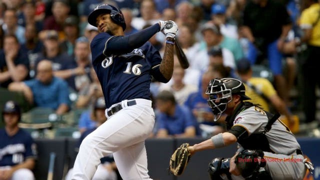 Domingo Santana's 2-run homer lifts Brewers over Pirates 4-3