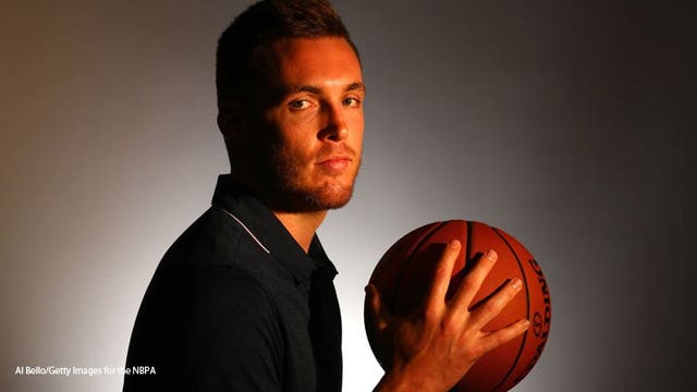 Milwaukee Bucks sign free agent guard Pat Connaughton