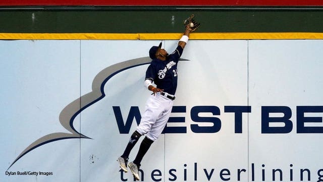 Broxton drives in go-ahead run, Brewers top Cardinals 2-1