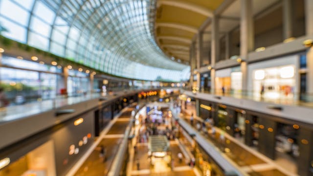 Stabbing at New York mall on Black Friday wounds 2 men