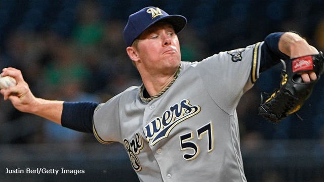 Santana homers, Brewers keep pace in NL Central with 1-0 win