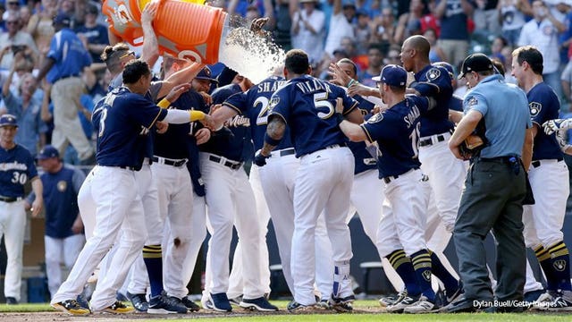 Thriller at Miller: Shaw's 2-run homer in 10th stuns Cubs, gives Brewers 4-3 win