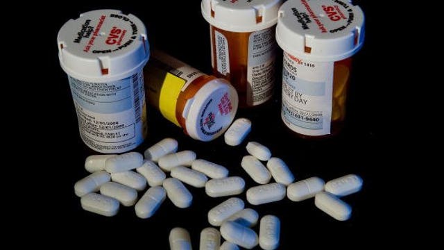 White House urgently ramps up push for drug cost legislation