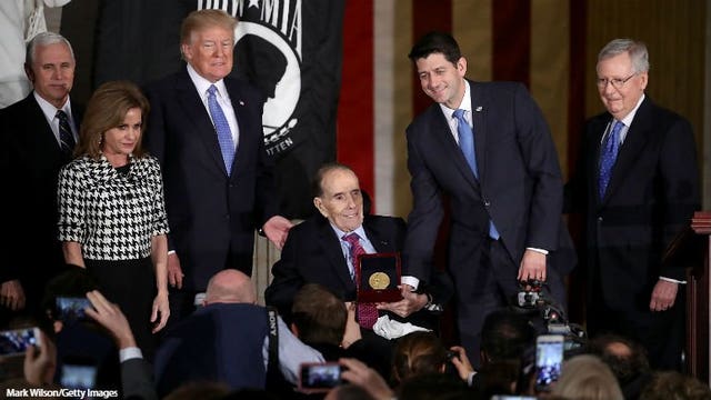 Bob Dole gets Congressional Gold Medal