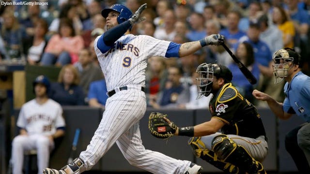 Braves sign Manny Piña, Brewers' tenure ends after 6 seasons