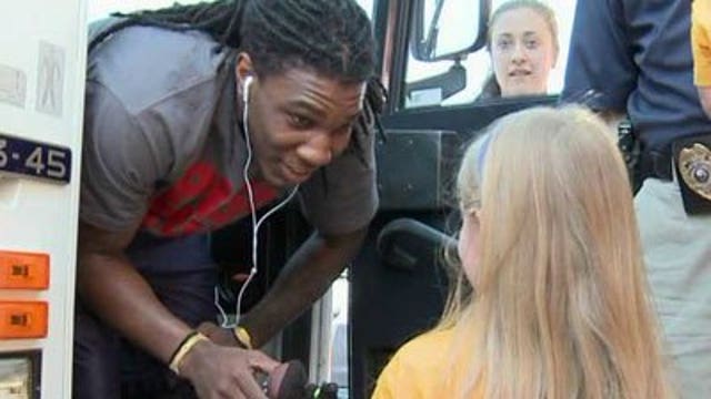 Five-year-old fan meets Jae Crowder at Golden Eagles' send-off