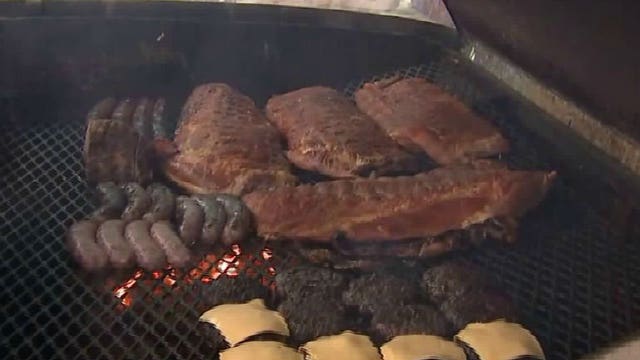 FOX6's Kim Murphy checks in with Packers fans, tailgating early in Atlanta ahead of Sunday's matchup