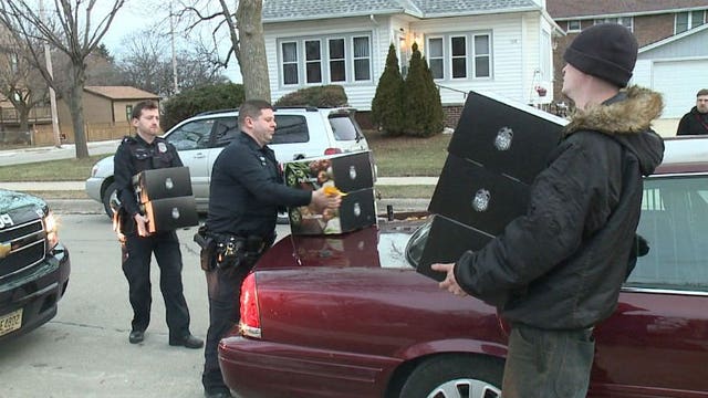 MPD's Homeless Outreach Team helps those in need with a big thanks to Roundy's