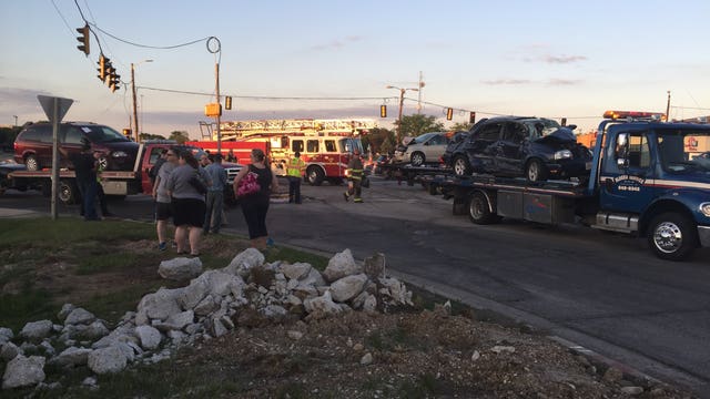 Westbound traffic from I-94 to Moreland in Waukesha temporarily blocked after four-vehicle crash