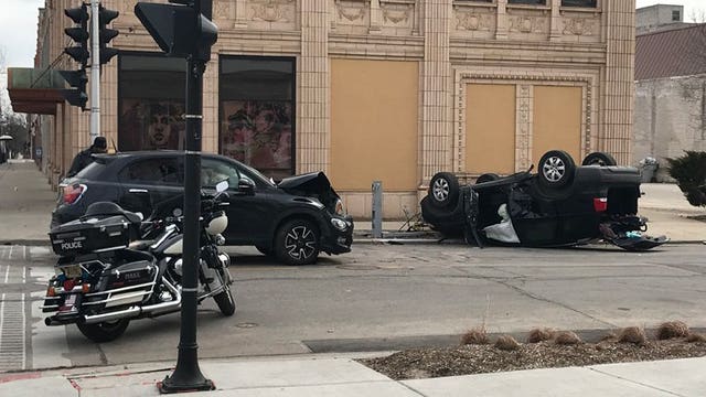 Milwaukee police investigate collision between 2 vehicles at 4th and North