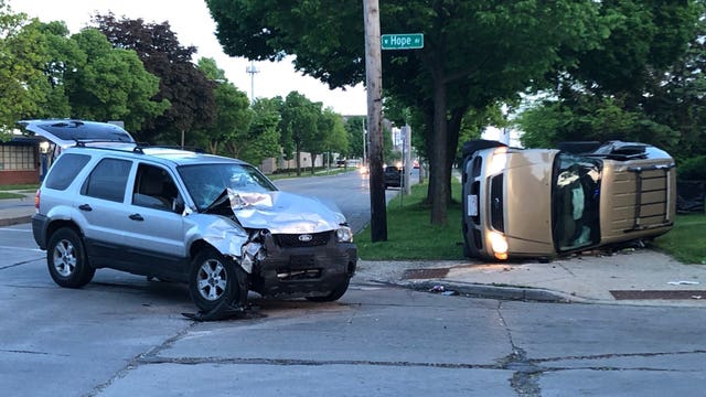 Milwaukee police called to crash between 2 SUVs at 35th and Hope