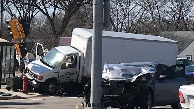 3 hurt in 3-vehicle crash near Sherman and Hampton