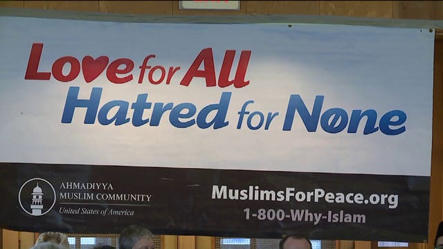 Interfaith gathering held in Milwaukee in response to Pres. Trump's executive order on immigration