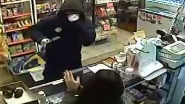 Milwaukee police seek help identifying robbery suspect