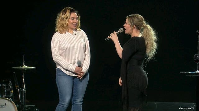 Kelly Clarkson invites MCTS driver onstage during Green Bay concert