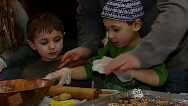 Giving back: Kids bake cookies, deliver them to first responders working on Christmas Eve