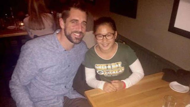 Dream come true: Packers fan from New York meets Aaron Rodgers while out for dinner