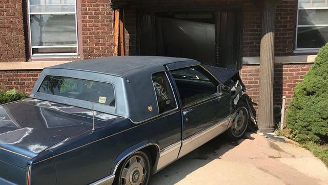 1 hurt after crash involving vehicle that struck building near 46th and Lloyd