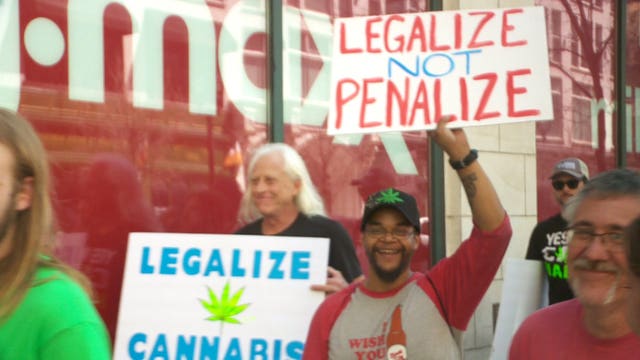 Marching for marijuana: Hundreds gather in Milwaukee to push for cannabis legalization