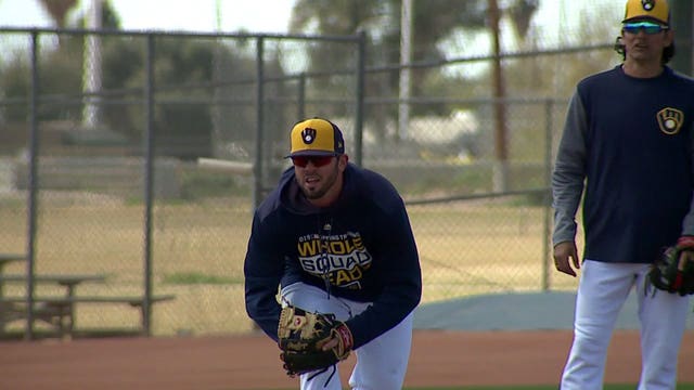 'We have some unfinished business:' Mike Moustakas, Brewers finalize $10M, 1-year deal