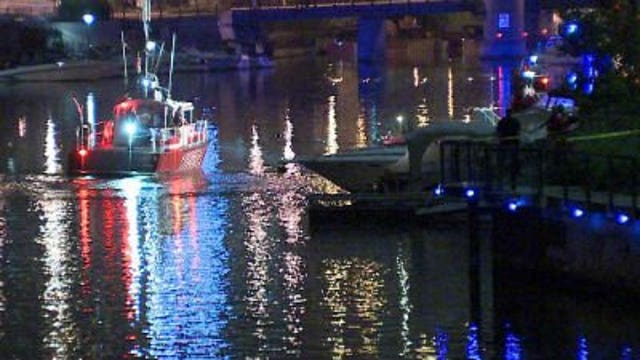 Divers recover body of man from Milwaukee River