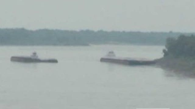 Coast Guard tries to ease Mississippi River traffic jam