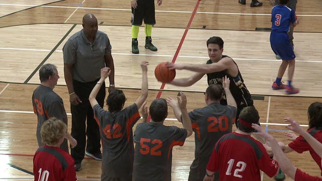 "So much fun:" Bucks legend Sidney Moncrief hosts Special Olympics basketball clinic at Homestead H.S.