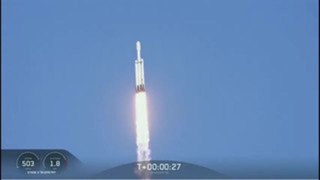 SpaceX launches mega rocket, lands all 3 boosters