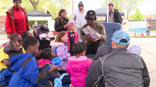 "Get them ready for school:" Packers' Devonte Adams encourages Milwaukee's youth to read
